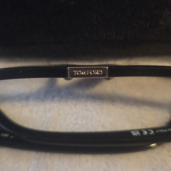 Black Cat-Eye Glasses with Case - Picture 5 of 7